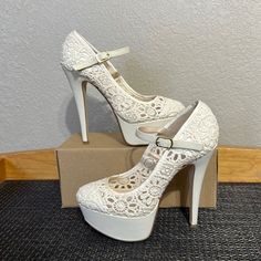 Like New Excellent Condition One Owner Stiletto Platform Women’s Size 7 Lace Cream Fitted Feminine Heels, Lace Almond Toe Heels, Chic Fitted Wedding Shoes With Round Toe, Lace Heels For Party With Almond Toe, Cream High Heel Fitted Wedding Shoes, Lace Heels With Almond Toe, Fitted Cream High Heel Wedding Shoes, Almond Toe Lace Heels, Chic Lace Heels For Wedding