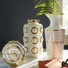 Futura Circles Vase Pinterest Home Decor Ideas, Modern Pottery, Ideas Vintage, Porcelain China, Modern Vase, Jonathan Adler, Annie Sloan, Fine Porcelain, Objet D'art