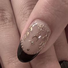 Nail Ideas Dark Academia, Dark Academia Nail Designs, Nail Designs Dark Academia, Dark Academia Nail Art, Nails Dark Academia, Dark Academia Nails Ideas, Victorian Style Nail Art, Medieval Nails, Zelda Nails