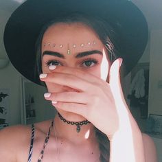 www.ddgdaily.com Festival Attire, Festival Trends, Face Gems, Face Jewels, Festival Inspiration, Coachella Outfit, Festival Makeup, Rave Festival, Festival Looks