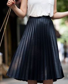 Accordion Skirt, Skirt Black, Pleated Skirt, Midi Skirt, Black Leather, Google Search, Skirt, Knitting, Leather