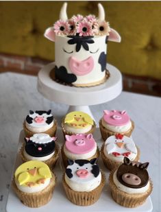 there are many cupcakes that have been decorated to look like cows and farm animals