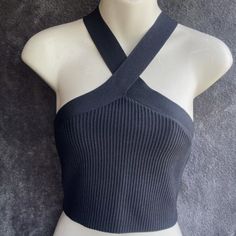 Get Ready To Add A Chic And Trendy Piece To Your Wardrobe With This Sincerely Jules Cami Cropped Tank In Size S. The Black Color And Criss-Cross Detailing In The Front And Back Make It Perfect For Any Occasion. Whether You're Going Out For A Night On The Town Or Grabbing Brunch With Your Friends, You'll Look Stylish And Fashionable In This Top. The Brand Cross Has Created A Must-Have Piece That Is Versatile And Comfortable. Designed For Regular Size, This Top Is Perfect For Women Who Want To Add Elegant Black Halter Top With Crisscross Straps, Sincerly Jules, Criss Cross Top, Sincerely Jules, Cropped Style, Look Stylish, Crop Tank, Criss Cross, The Black