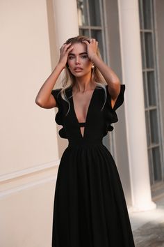 Midi Décolletage Accent Dress | VICLAN Dress Hawaiian Style, Glamouröse Outfits, Formal Dresses Short, Ținută Casual, Black Midi, Looks Chic, Mode Inspiration, Classy Dress, Looks Vintage