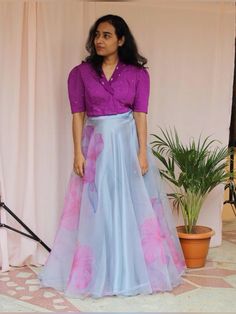 Crop Top And Skirt Indian Party Wear For Women, Blouse Designs For Skirts Indian, Trending Crop Top Designs, Indian Crop Top Designs, Trending Crop Tops, Crop Top And Skirt Indian, Crop Top And Skirt Outfit, Crop Top Skirt Outfit, Skirt And Crop Top Indian