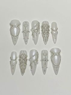 #instagram #inspiration #nailsofinstagram #nailstagram #nailsoftheday White Nails 3d Design, Gem White Nails, Gold Bead Nails, Creative White Nails, Chain On Nails, White Pearl Nails Design, Nails Pearls Design, Pearl Bead Nails, Nail Pearl Design