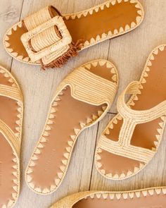 Handwoven raffia sandals. The best summer sandals for any occasion. Shoes For Babies, Crochet Shoes Pattern, Diy Bag Designs, Crochet Sandals, Simple Crochet, Shoes Ideas, Lit Shoes, Woven Handbags