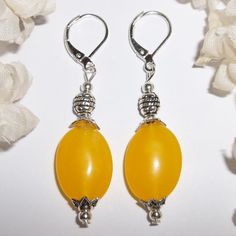 Yellow And Silver Earrings Statement Drop Earring Earring Earring Earring 4597 This Nwt Colorful Statement Beaded Earring Set Was Handmade By Me - Wvluckygirl. Handcrafted With Sunshine Marigold Yellow Oval Acrylic Beads. The Pair Also Have Silver Toned Costume Jewelry Beads That Were Antiqued In Black. They Dangle & Drop From 925 Sterling Silver Lever Backs For Women's Pierced Ears. Measure 2 1/8 Inches Tall & 1/2 Inch Wide. Each Single Earring Weighs About 3.5 Grams. Perfect To Jazz Up A Simpl Elegant Yellow Dangle Clip-on Earrings, Yellow Nickel-free Earrings As Gift, Elegant Yellow Earrings For Gifts, Yellow Dangle Jewelry With Matching Earrings, Yellow Jewelry With Matching Earrings For Gifts, Single Yellow Dangle Earring, Yellow Single Dangle Earring, Yellow Dangle Earrings With Ear Wire, Yellow Dangle Earrings For Gift