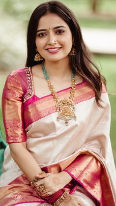 Sarees For Seemantham, Gadwal Saree Blouse Designs, Kanjivaram Saree Blouse Design, Ashika Ranganath Saree, Anushka Wedding, Kanjivaram Blouse, Kannada Bride, Cream Saree, Ashika Ranganath