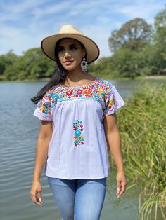 This Beautiful Hand embroidered blouse has a unique and Mexican inspired Floral design. The blouse is a fresh linen embroidered with cotton string by a Mexican Artisan. Note: Shoes and Jewelry modeled may be purchased here: Shoes: https://www.etsy.com/es/listing/828873953/zapato-artesanal-de-plataforma-zapato?ref=listings_manager_grid Filigrana Earrings: https://www.etsy.com/es/listing/637147293/filigrana-redonda-filigrana-clasica?ref=listings_manager_grid Embroidered Folk Blouse For Beach, Folk Embroidered Beach Blouse, Folk Style Embroidered Beach Blouse, White Machine Embroidered Blouse For Spring, White Cotton Blouse With Embroidered Hem, White Embroidered Blouse For Spring, White Cotton Peasant Top For Beach, Beach White Cotton Peasant Top, White Cotton Folk Embroidered Top