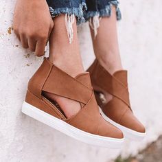 Style: Fashion. Stylish Item: Sneakers Upper Material: PU Toe: Closed Toe Closure Type: Zipper Heels: Wedge Color: Brown.Gray.Black Heels Height: About 5 cm Shoes Colorful, Closed Toe Wedges, Heel Sneakers, Wedge Heel Sneakers, Low Heel Flats, Strap Flats, Closed Toe Heels, Wedges Shoes, Zipper Heels