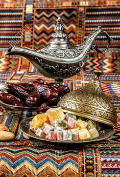 Tea Pot Vintage, Arabic Tea, Persian Cuisine, Aladdin Lamp, Arabic Coffee, Arabic Sweets, Turkish Tea, Persian Food, Turkish Delight