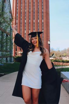 graduation dress First Day Of College Photoshoot, Graduation Outfit Ideas Gown, Accounting Graduate Photoshoot, Honors Graduation Pictures, Gradpic Poses, Cap And Gown Hairstyle, Graduation Business Pictures, Graduation Outfit Ideas University 2023, Highschool Graduation Pictures Aesthetic