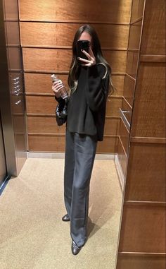 Casual Rich Outfits Aesthetic, Plisse Top Outfit, Messy Chic Aesthetic, Architectural Outfits, Quiet Luxury Style, New York Chic, Camila Morrone, Fashion Mistakes, Mode Inspo