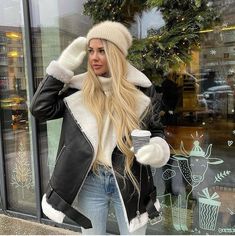 Instagram Christmas Fashion Outfits, Mountain Outfit, Paris Outfits, Long Blonde, Winter Girls, Long Blonde Hair, Christmas Fashion, Winter Fashion Outfits