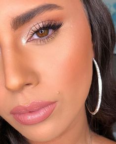 51 Stunning bridal makeup looks for any wedding theme - page 13 Bride Makeup Looks, Simple Eyeshadow Looks, Wedding Makeup Ideas, Gorgeous Wedding Makeup, Wedding Eyes, Wedding Eye Makeup, Glam Wedding Makeup, Brunette Makeup, Simple Eyeshadow