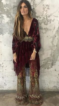 burgundy outfits Look Hippie Chic, Look Boho Chic, Mode Hippie, 70s Inspired Fashion, Estilo Hippie, Mode Boho, Looks Party, Dec 30, Hippie Outfits