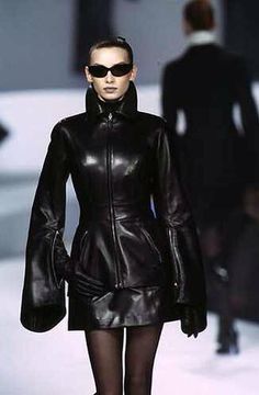 MONTANA Claude Montana, 90s Runway Fashion, Runway Fashion Couture, Princess Dresses, Mode Inspo, Fashion Website, Dark Fashion, Mode Inspiration, Couture Fashion