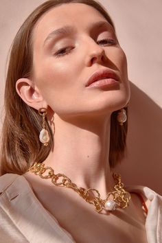 Brand Display, Top Jewelry Trends, Jewelry Mood Board, Jewelry Photography Styling, Fashion Model Poses, Winter Inspired, Jewelry Ads, Model Inspo