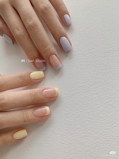 Minimalist Gel Manicure, Foot And Hand Nails, French Manicure Nails Colored, Nail Pastel Colors, Minimalist Nails Gel, Cute Minimalist Nails, Two Tone Nail Designs, Nail Pastel, Minimal Nails Art