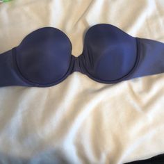 Nwot Lined Strapless Navy Bra 32dd Blue Fitted Strapless Bra, Strepless Bra, Navy Bra, Strapless Bra, Galaxy Wallpaper, Women's Intimates, Victoria's Secret, Color Blue, Bra