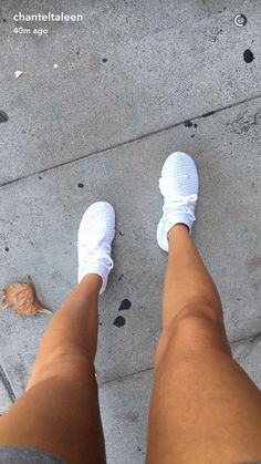 All White Shoes, Platform Tennis Shoes, Shoes Fashion Photography, Vintage Nike Sweatshirt, Nursing Scrubs, White Nike Shoes, Workout Shoes, Gym Shoes, Dream Shoes