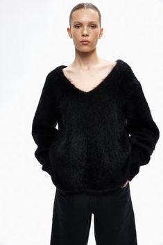 Mohair-Blend Sweater - V-neck - Long sleeve - Black - Ladies | H&M US Black Fluffy Sweater, Black Mohair Sweater, Fluffy Knit, Kids Activewear, Loose Fit Sweater, Fluffy Sweater, Sweater Blazer, Blouse Jeans, Suits And Jackets