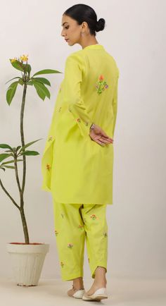 Pakistani Casual Wear, Modest Wedding Dresses With Sleeves, Embroidered Shirt Dress, Tunic Designs, Simple Kurta Designs, Tie Dye Fashion, Pakistani Fashion Casual, Casual Wear Dress