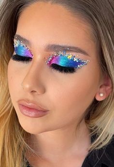 2022 Makeup Trends, New Makeup Looks, Plain Makeup, Make Com Glitter, Burgundy Lipstick, Bold Eye Makeup