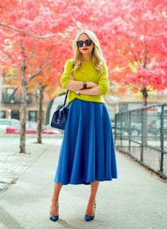 15 Hottest Fashion Color Trends You’ll Love in 2017 Romantic Wardrobe, Classy Skirts, Color Trends Fashion, Ray Ban Aviator, Moda Chic, Looks Street Style