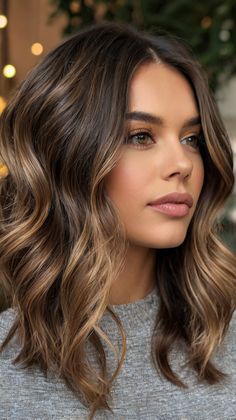 Effortless Lob Haircuts with Balayage for Black Hair Short With Highlights 🔮 Short With Highlights, Dark Brown Hair Bob, Balayage For Black Hair, Brown Hair Bob, Balayage For Dark Brown Hair, Black Hair Short, Brown Bob Hair