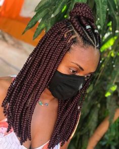 long, burgandy colored box braids on black woman's hair. Afro Braids Short Hair, Protective Hairstyles For Short Natural, Braided Bob Box Braids, Summer Protective Hairstyles, Short Box Braids Bob, Braid Hairstyles For Black Women, Hairstyles For Short Natural Hair, Bob Box Braids Styles, Bob Box Braids