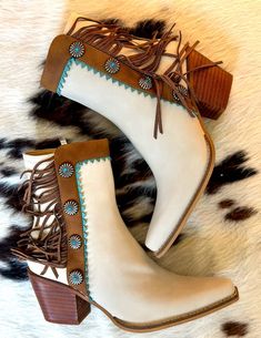 Saddle up cowgirls for these show-stomping "Givin Gizelle" fringe booties! These booties are made with high quality foux beige leather with turquoise stones and a sassy fringe! Summer Rodeo Outfits, Western Rodeo Outfits, Cute Rodeo Outfits, Light Pink Boots, Wide Calf Cowgirl Boots, Knee High Western Boots, Apple Bottom Jeans, Wedding Boots, Western Ankle Boots