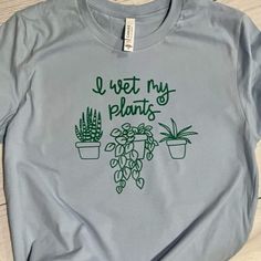 Casual Summer Tops With Plant Details, Spring Green Tops With Plant Details, Casual Relaxed Fit T-shirt With Plants, Cute Relaxed Fit T-shirt With Plant Print, Crew Neck Cotton T-shirt With Plant Details, Cotton Crew Neck T-shirt With Plant Details, Cotton Crew Neck T-shirt With Plants, Cute Crew Neck T-shirt With Plant Print, I Wet My Plants