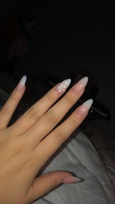 Almond Shape Natural Color, Acrylic Nails Ideas Oval Shape, Fake Nails Almond Shape, Nails Inspo Oval Shape, Almond Shape Cute Nails, Acrylic Nails White Almond Shape, Summer Acrylic Nails Oval Shape, Ombré Nails With Design Almond, Almond Shaped Nails Natural Color