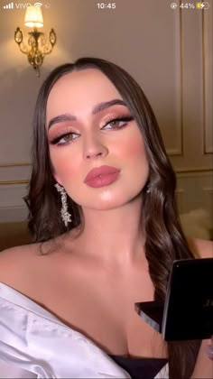 Blue Eyeshadow Makeup, 20 Makeup, Mekap Mata, Prom Look, Long Shiny Hair, Wedding Makeup For Brown Eyes, Punk Makeup, Prom Makeup Looks, Barbie Makeup