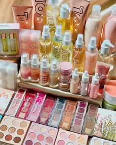 Web Aesthetic, Gemini Wallpaper, Penyimpanan Makeup, Cosmetics Advertising, Colourpop Makeup, Cosmetic Packaging Design, Smell Goods