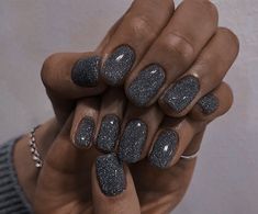 Todays Trend Nails, Dark Nails Sparkle, Glitter Grey Nails, Sparkly Matte Nails, Sparkly Dip Powder Nails, Gel Polish Nail Designs Classy, Nail Ideas With Glitter Sparkle, Grey Black Nails, January Nail Colors 2023