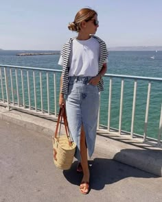 Modest Chic Outfits Summer, Hot Weather Outfits Work, Very Hot Weather Outfit Summer, Summer Minimalist Outfits, Denim Midi Skirt Outfit, Sassy Outfits, Europe 2024, Coastal Fashion, Feminine Casual