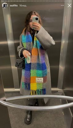 Acne Scarf Street Style, Acne Scarf Outfit, Autumn Staples, Acne Scarf, Acne Studios Scarf, September Fashion, Winter Outfits Aesthetic, Colorful Outfits, Scarf Outfit