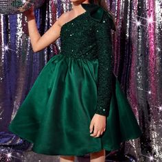 Never Worn Size 10 For Girls Green Dress For Kids, Black Tie Optional Dress, Girls Sequin Dress, Frocks And Gowns, Green Wedding Dresses, Shweshwe Dresses, Mesh Overlay Dress, Dark Green Dress, Lace Gown Styles