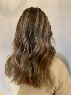 Long Hair Selena Gomez, Calm Down Selena Gomez, Selena Gomez Aesthetic Lyrics, Who Says Selena Gomez, Aesthetic Lyrics Video, Selena Gomez Aesthetic, Chestnut Hair Color, Honey Brown Hair, Honey Blonde Hair