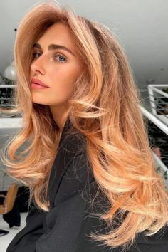 Fresh Butterfly Haircut Styles to Show Off Your Personality Layered Hair Around Face, Strawberry Blonde Blowout, Strawberry Blonde Layers, Subtle Strawberry Blonde, Copper And Blonde Hair, Warm Blond, Apricot Hair, Peach Hair Colors, Butterfly Haircut