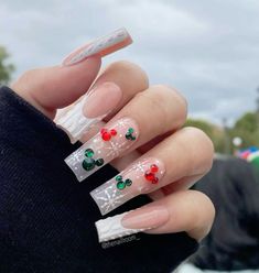 Mickey And Minnie Christmas Nails, Long Disney Acrylic Nails, Winter Gel X Nails, Disney Holiday Nails, Latina Acrylic Nails, Disney Themed Nails Acrylic, Disney Nails Acrylic, Stiletto Nails Design, Disney Christmas Nails