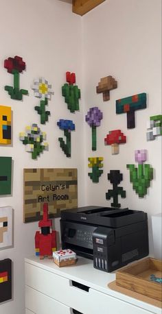 Diy Minecraft Blocks, Minecraft Block Craft, Pixel Art Ideas Room Decor, Diy Game Room Decor, Fnaf Room Decor Diy, Artsy Apartment Decor, Minecraft Block Art, Minecraft Home Decor, Cube Painting