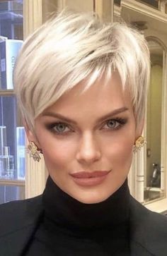 Cornrows Ideas, Sunkissed Hair, Haircut Pixie, Pixie Bob Haircut, Human Hair Wigs Blonde, Short Hair Pixie Cuts, Pixie Haircut For Thick Hair, Super Short Hair