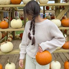 Instagram Pose Ideas Autumn, Fall Insta Inspo Posts, Pumpkin Patch Inspo Pics, Photos Hacks, Autumn Photo Ideas, Fall Instagram Pictures Pumpkin Patch, Fall Photo Ideas, Autumn Core