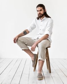 Linen Trousers For Men, Mens Linen Outfits, Fitted Linen Pants, Linen Outfits, Mens Wardrobe Essentials, Mens Linen Pants, Wrinkled Clothes, Summer Wardrobe Staples, Hawaii Elopement