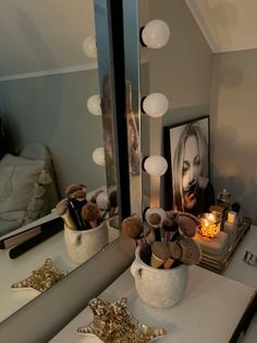 Black And White Aesthetic Room Ideas, Room Inspo Scandinavian, Champagne Room Ideas, Beauty Desk Ideas, How To Style A Room, Expensive Room Aesthetic, Cute Room Makeover Ideas, Black Wall Room Ideas, Stockholm Aesthetic Room