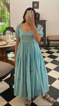 Cotton Frock Designs For Women, Cotton Frocks For Women, Frock Designs For Women, Modest Street Fashion, Dress Designs For Stitching, Cotton Dress Pattern, Short Frocks, Simple Frock Design, Long Frock Designs